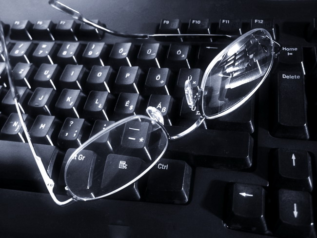 gafas-y-teclado